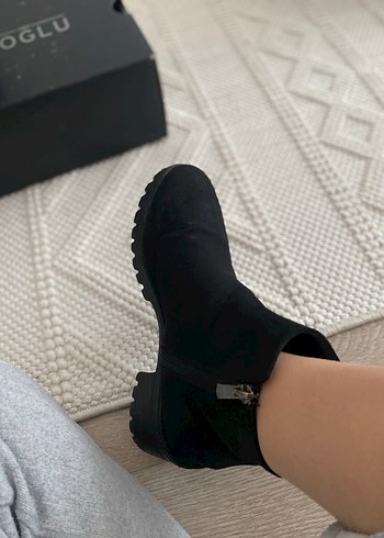 Siyah Süet Tokalı Kadın Bot - Görsel 3