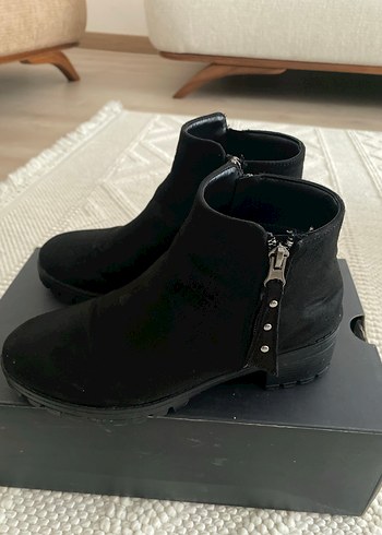 Siyah Süet Tokalı Kadın Bot - Görsel 5