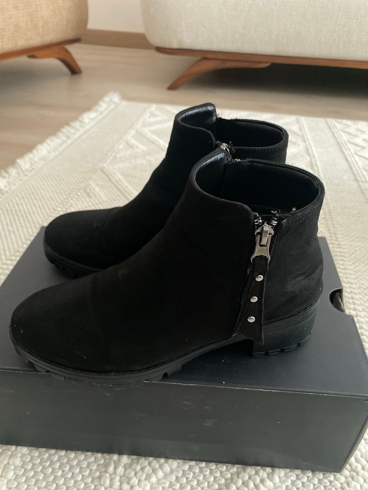 Siyah Süet Tokalı Kadın Bot - Görsel 5