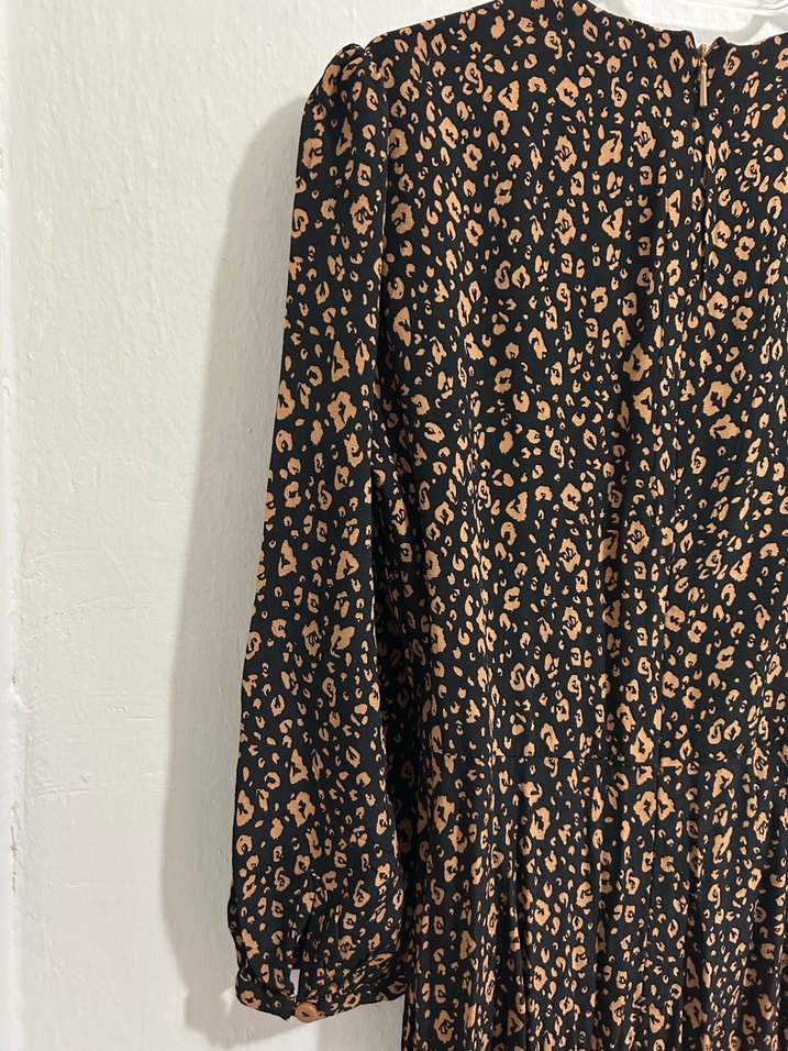 Düğmeli V Yaka Yılan Desenli Mini Elbise - Görsel 4