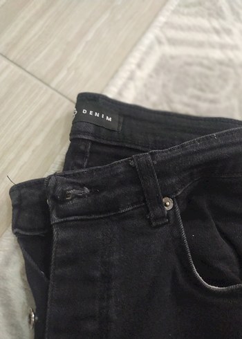 Siyah Tokalı Kadın Midi Kot Pantolon - Görsel 2