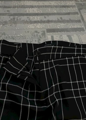 Trendyol Kadın Siyah Ekose Pilili Kumaş Pantolon - Görsel 2