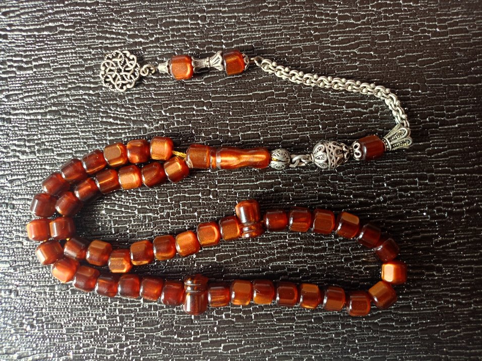 Tarzı Erkek Tesbih - Koyu Kahverengi eski kehribar 45 habbe - Görsel 2