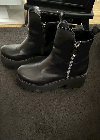 Kadın Siyah Deri Gotik Topuklu Bot - Görsel 3