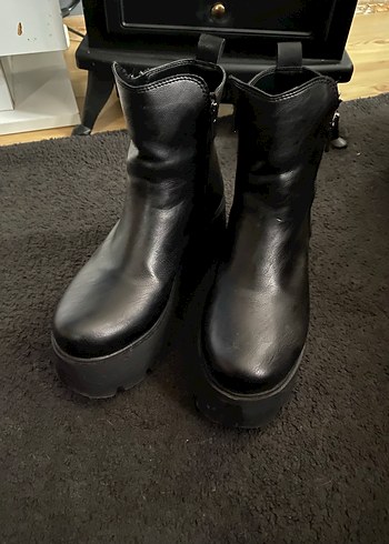 Kadın Siyah Deri Gotik Topuklu Bot - Görsel 2