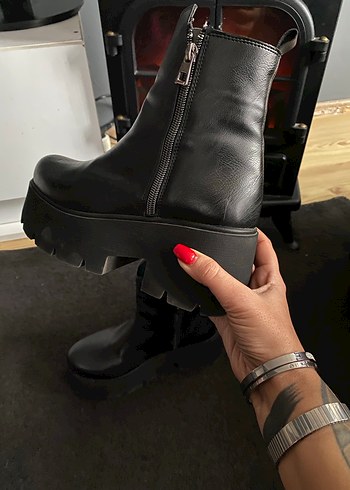 Kadın Siyah Deri Gotik Topuklu Bot - Görsel 6