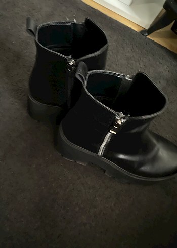 Kadın Siyah Deri Gotik Topuklu Bot - Görsel 4