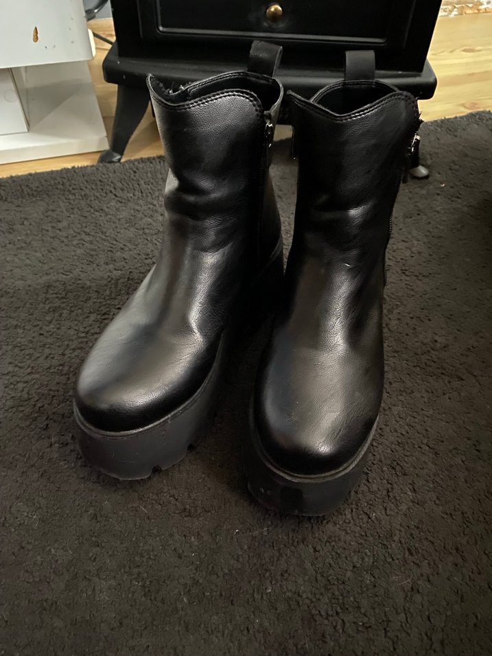 Kadın Siyah Deri Gotik Topuklu Bot - Görsel 2