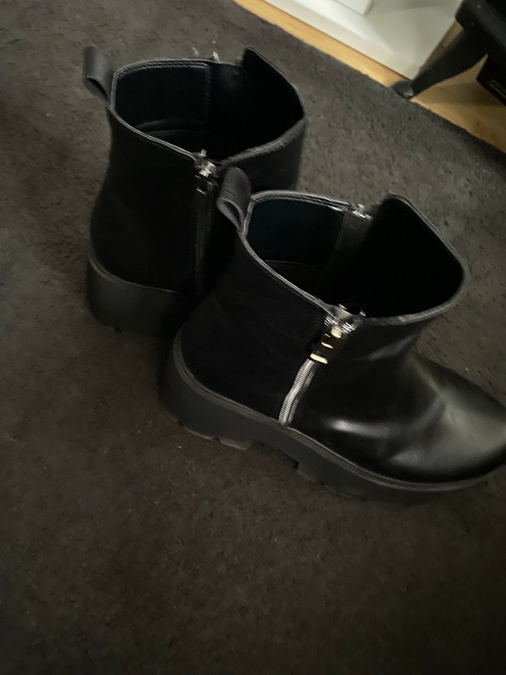 Kadın Siyah Deri Gotik Topuklu Bot - Görsel 4