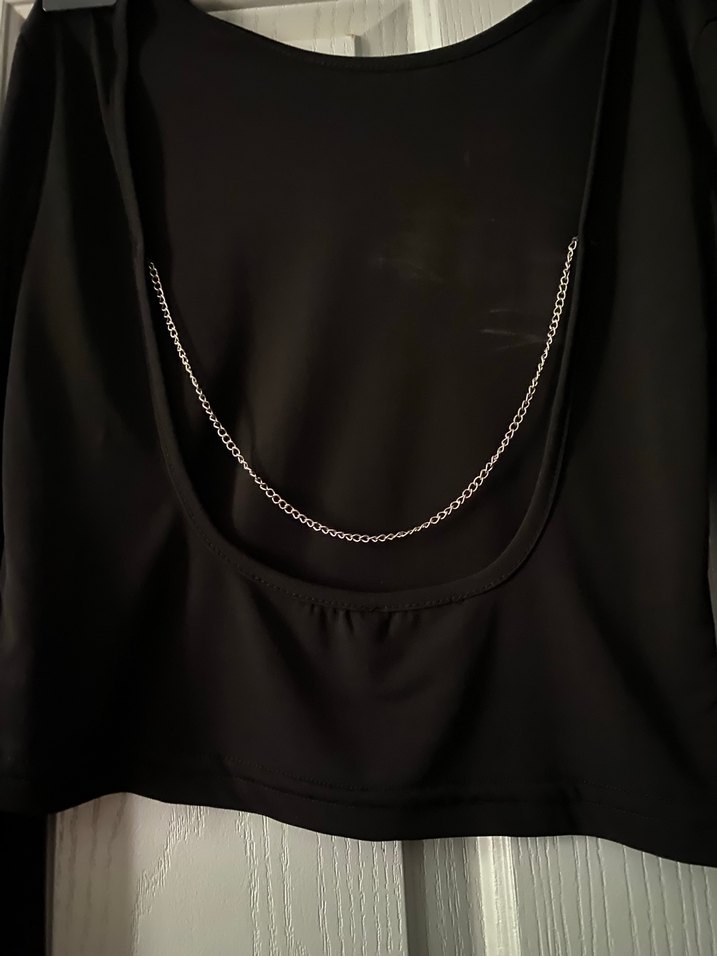 Zincir Detaylı Siyah Uzun Kollu Mini Bluz - Görsel 2