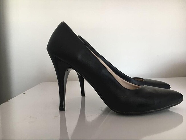 Az kullanılmış stiletto