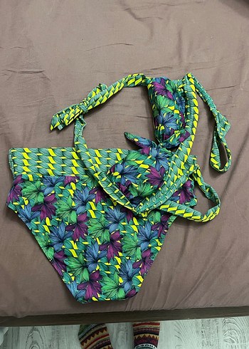 Çiçek Desenli Çok Renkli Bikini Takımı - Görsel 3