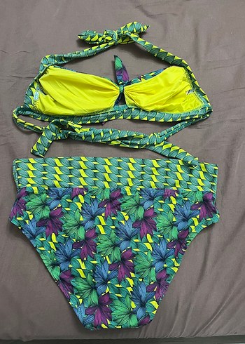 Çiçek Desenli Çok Renkli Bikini Takımı - Görsel 2