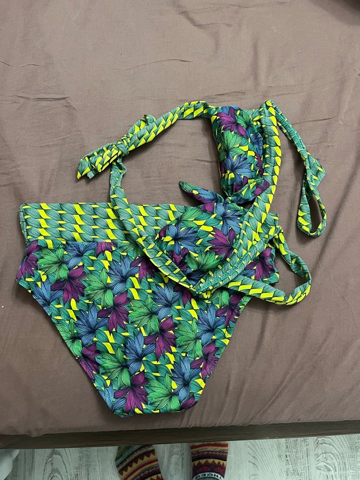 Çiçek Desenli Çok Renkli Bikini Takımı - Görsel 3