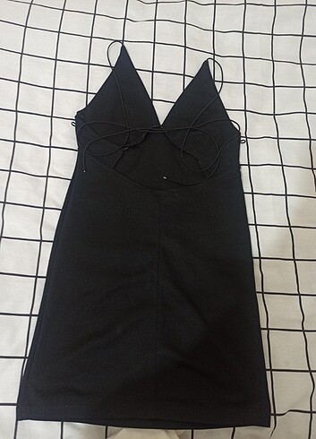 H&M Sırt ve göğüs dekolteli mini elbise