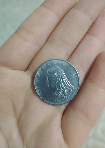 Gri Minimalist Eski Dönem Parası - Görsel 2