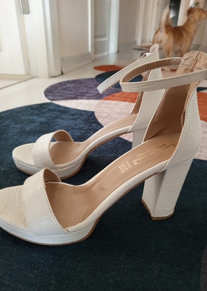 Beyaz topuklu ayakkabı  - Görsel 3