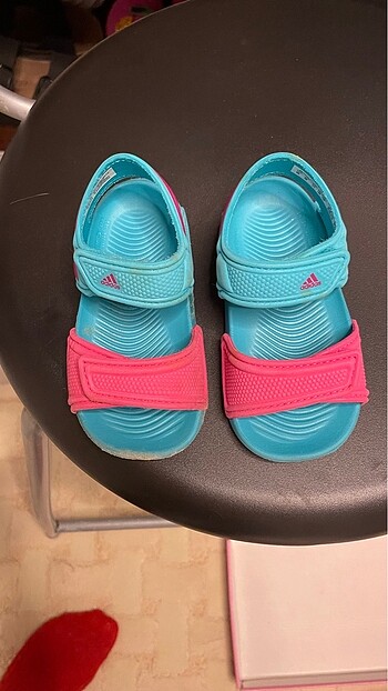 Adidas kız çocuk sandalet