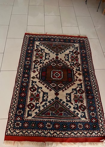 Klasik Desenli Çok Renkli Halı