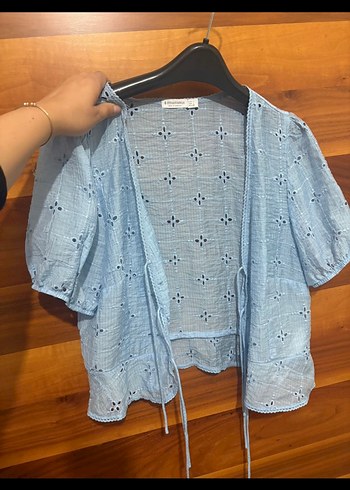 Dantel Detaylı Mavi Kısa Kollu Bluz - Görsel 2