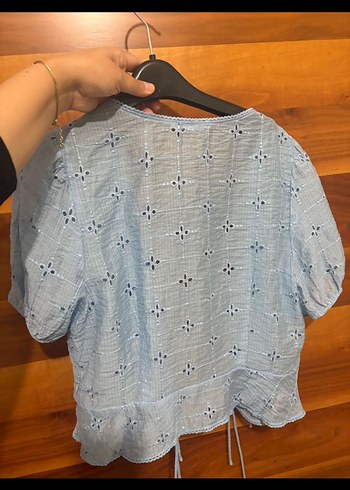 Dantel Detaylı Mavi Kısa Kollu Bluz - Görsel 3