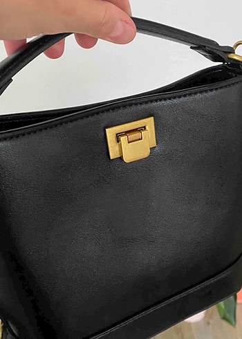 Klasik Siyah Deri Tokalı Kadın Çanta - Görsel 6