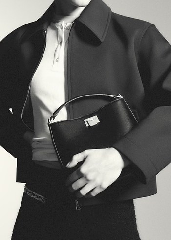 Klasik Siyah Deri Tokalı Kadın Çanta - Görsel 5