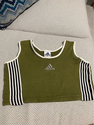 Kısa spor üst