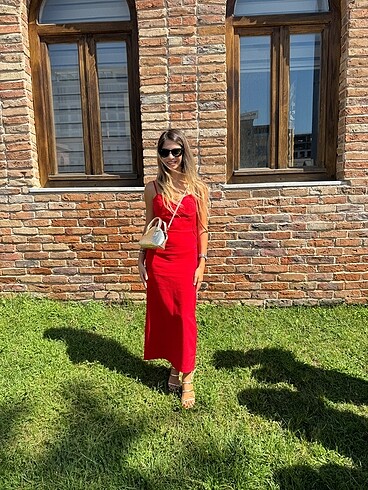 Kırmızı elbise