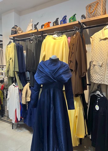 Uzun Kollu Mavi Yüksek Yakalı Kadın Abiye - Görsel 2