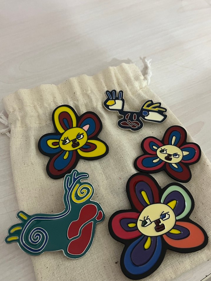 Bts V Broş Seti - Görsel 2