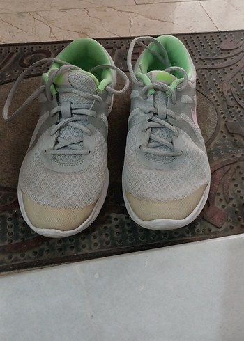 Nike Gri Kadın Bağcıklı Spor Ayakkabı