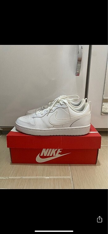 Nike Court Borough Low