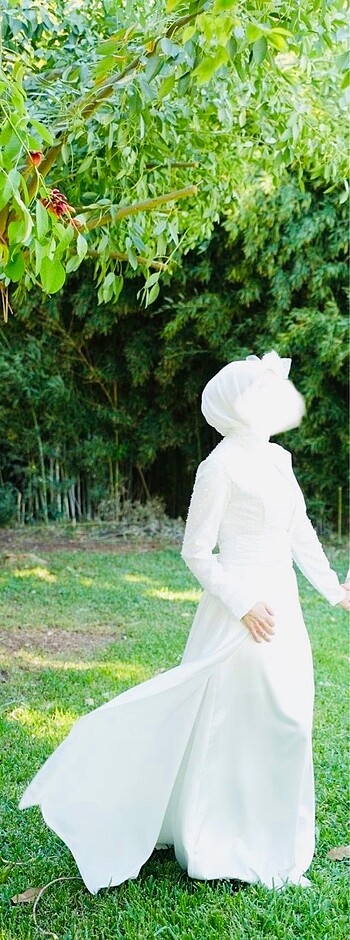 saten kuyruklu gelinlik - Görsel 3