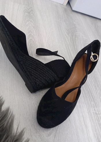 Siyah Yılan Desenli Topuklu Kadın Ayakkabı - Görsel 2