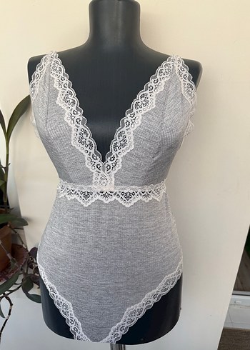 Gri V Yaka Dantelli Body