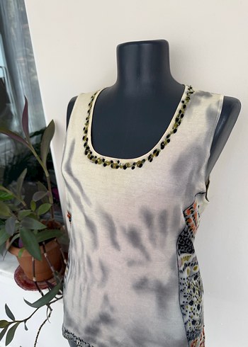 m Beden Boncuk İşlemeli Gri Batik Desenli Kolsuz Kadın Yelek