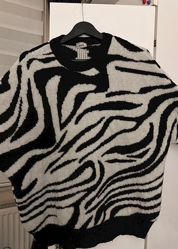 Zebra Desenli Gri Örgü Kadın Kazak - Görsel 2