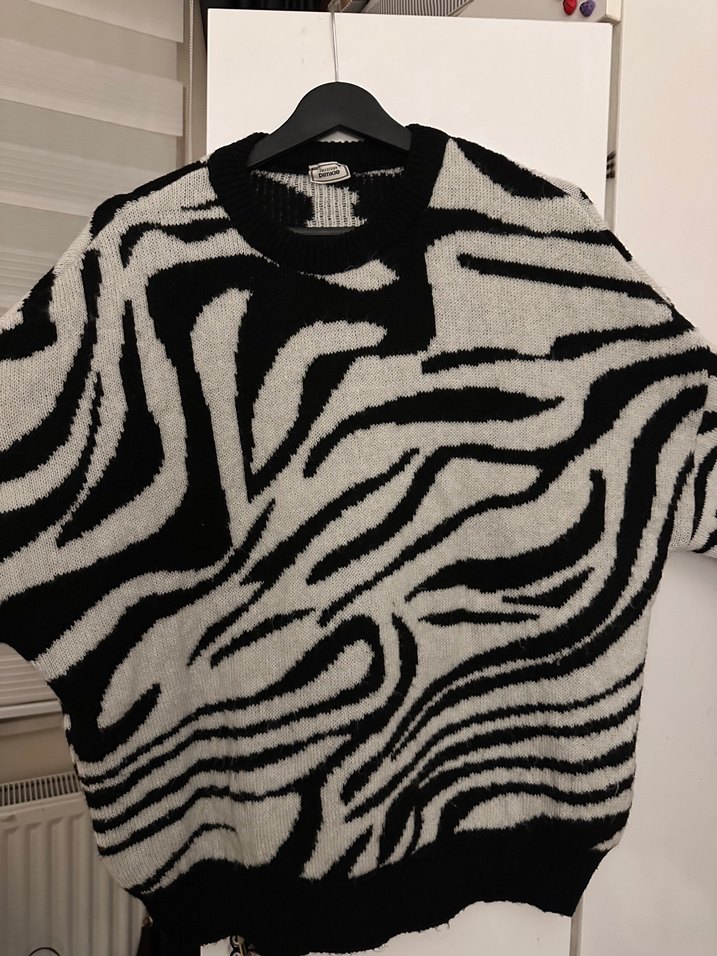 Zebra Desenli Gri Örgü Kadın Kazak - Görsel 2