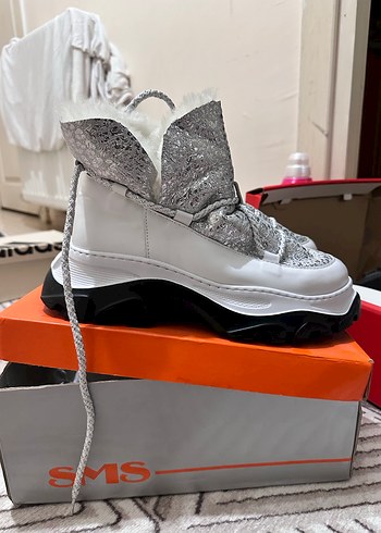 Beyaz Kürklü kar botu - Görsel 4