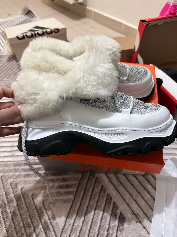 Beyaz Kürklü kar botu - Görsel 3
