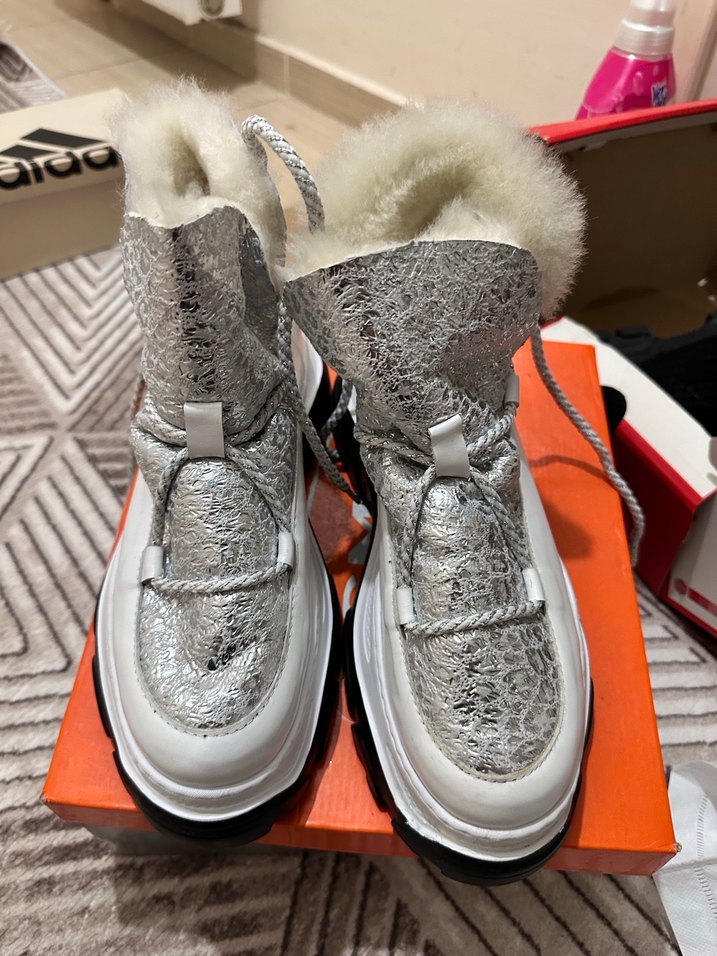 Beyaz Kürklü kar botu - Görsel 2