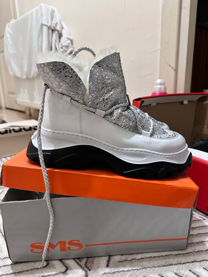 Beyaz Kürklü kar botu - Görsel 4