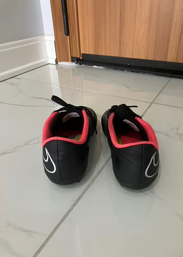 Nike halı saha ayakkabısı 38,5 numara - Görsel 3