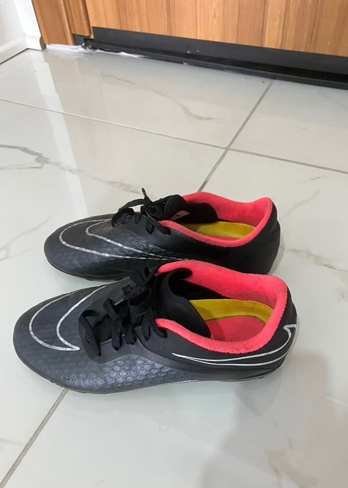 Nike halı saha ayakkabısı 38,5 numara - Görsel 4