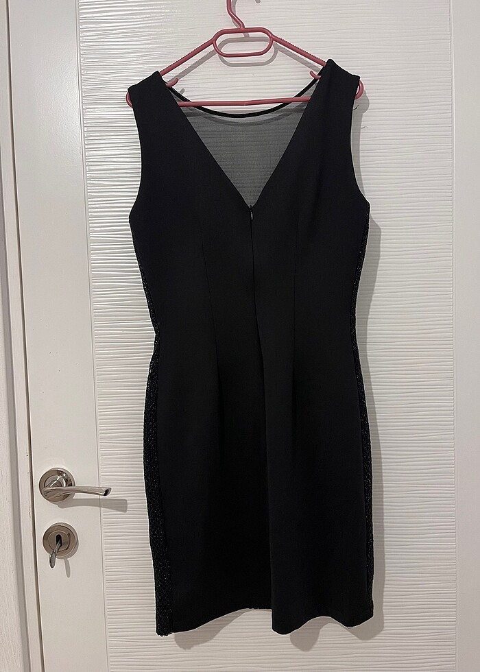 V yaka tüllü elbise - Görsel 4