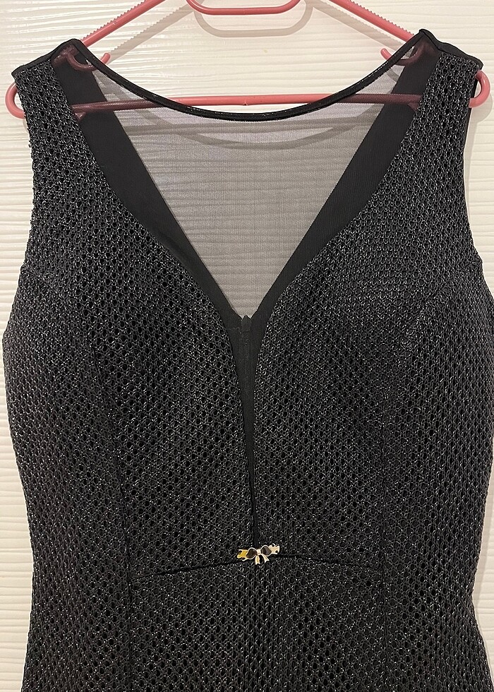 V yaka tüllü elbise - Görsel 3