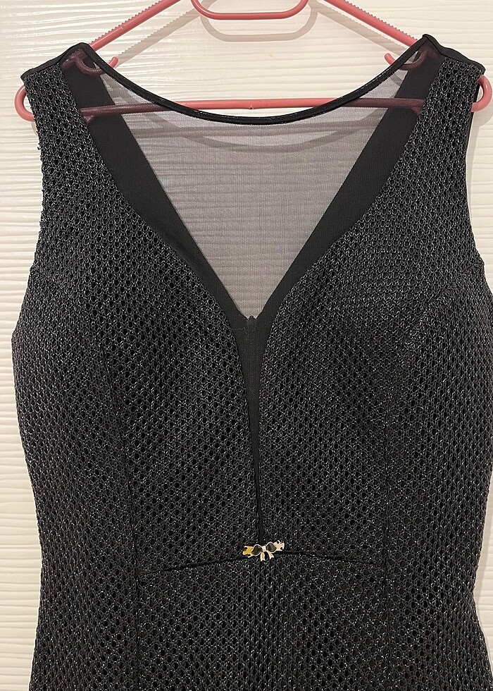 V yaka tüllü elbise - Görsel 2