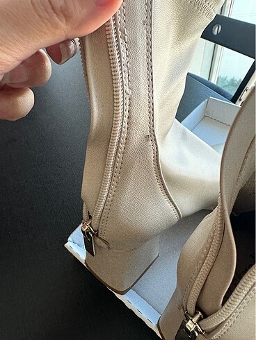38 Beden ten rengi Renk SON FİYAT Stradivarius Krem Rengi Topuklu Çizme