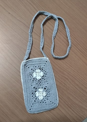 Diğer El Orgusu Cicekli Gri Capraz Telefon Kilifi